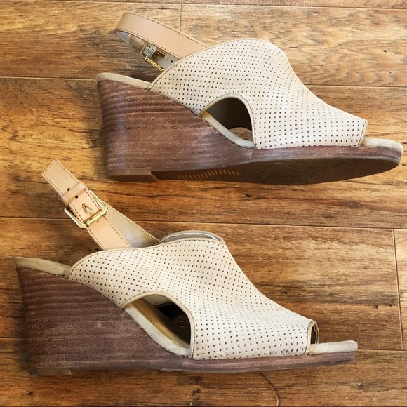 Reba by Reba McEntire Tan Peep Toe Anny Sandals 10 - Picture 14 of 15